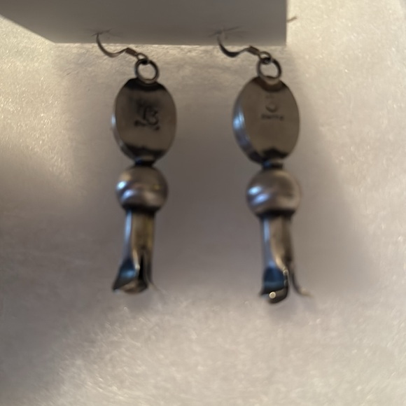 Genuine Navajo handmade squash blossom earrings. Artist: Tia Long - Picture 4 of 4